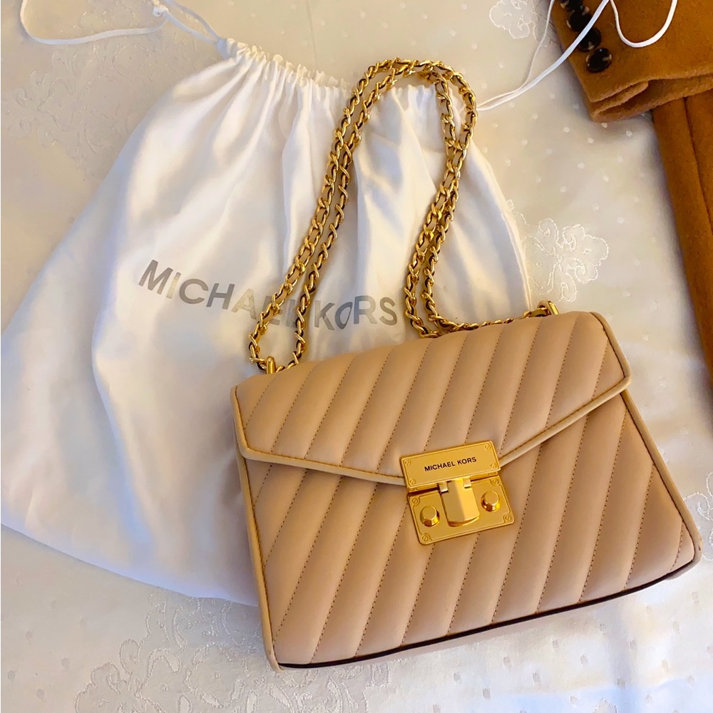 Super cute Michael kors bag for sell